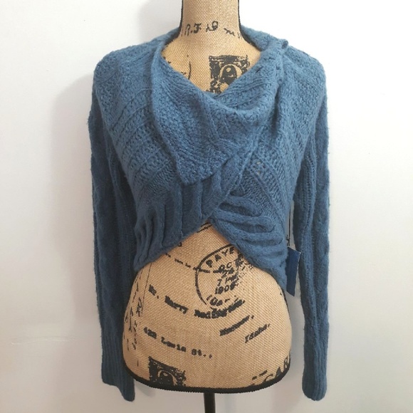 Vera Wang Sweaters - NWT Vera Wang Wool Blend Blue Crop Sweater